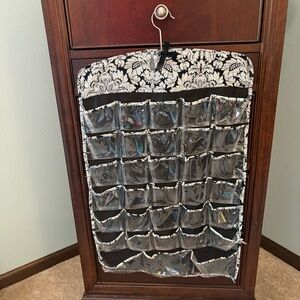 Hanging Black and White Pocket Organizer